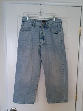 Lee Relaxed Fit Light Wash Jeans, 27